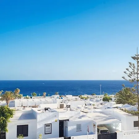Apartment Rooftop Sea View With Jacuzzi And A/c Puerto del Carmen (Lanzarote)