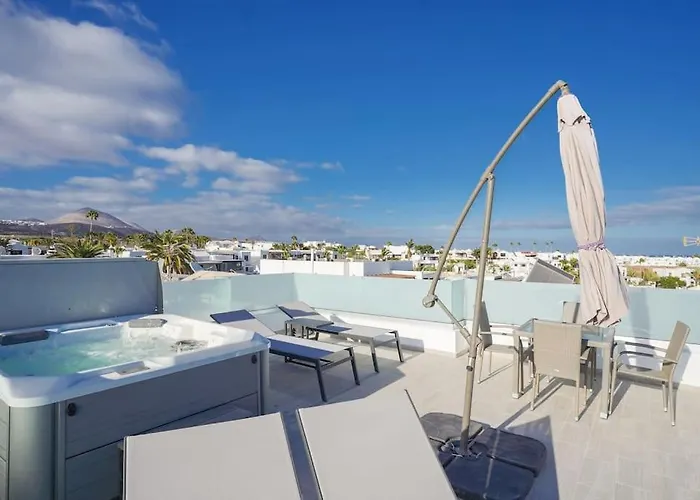 Rooftop Sea View With Jacuzzi And A/c Apartment