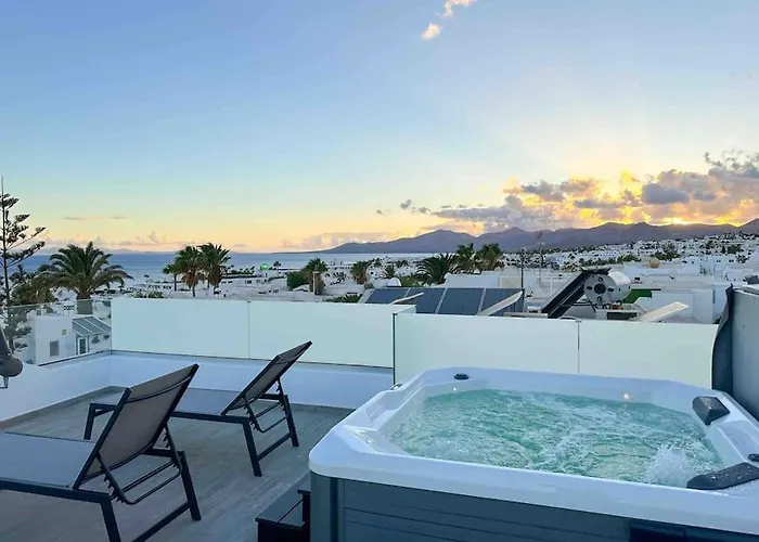 Apartment Rooftop Sea View With Jacuzzi And A/c
