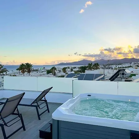 شقة Rooftop Sea View With Jacuzzi And A/c